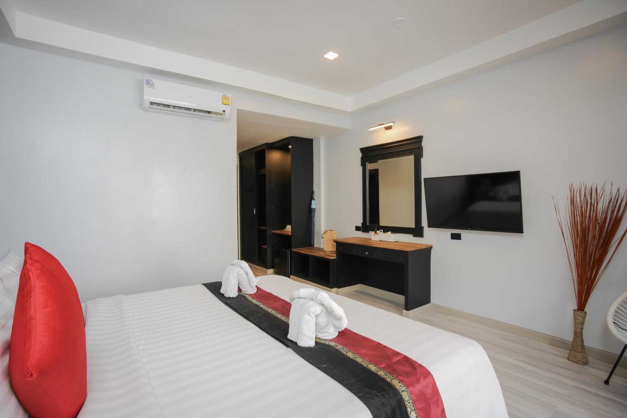 Etk Patong Resort Exteriör bild