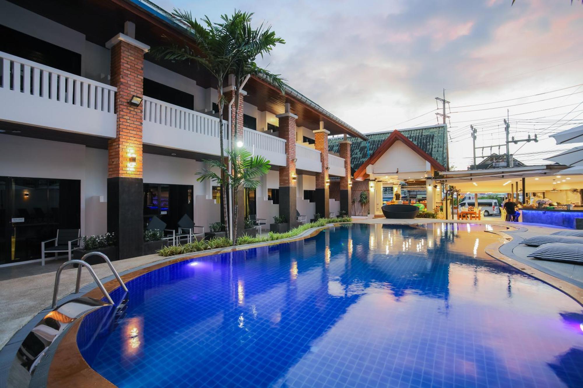 Etk Patong Resort Exteriör bild