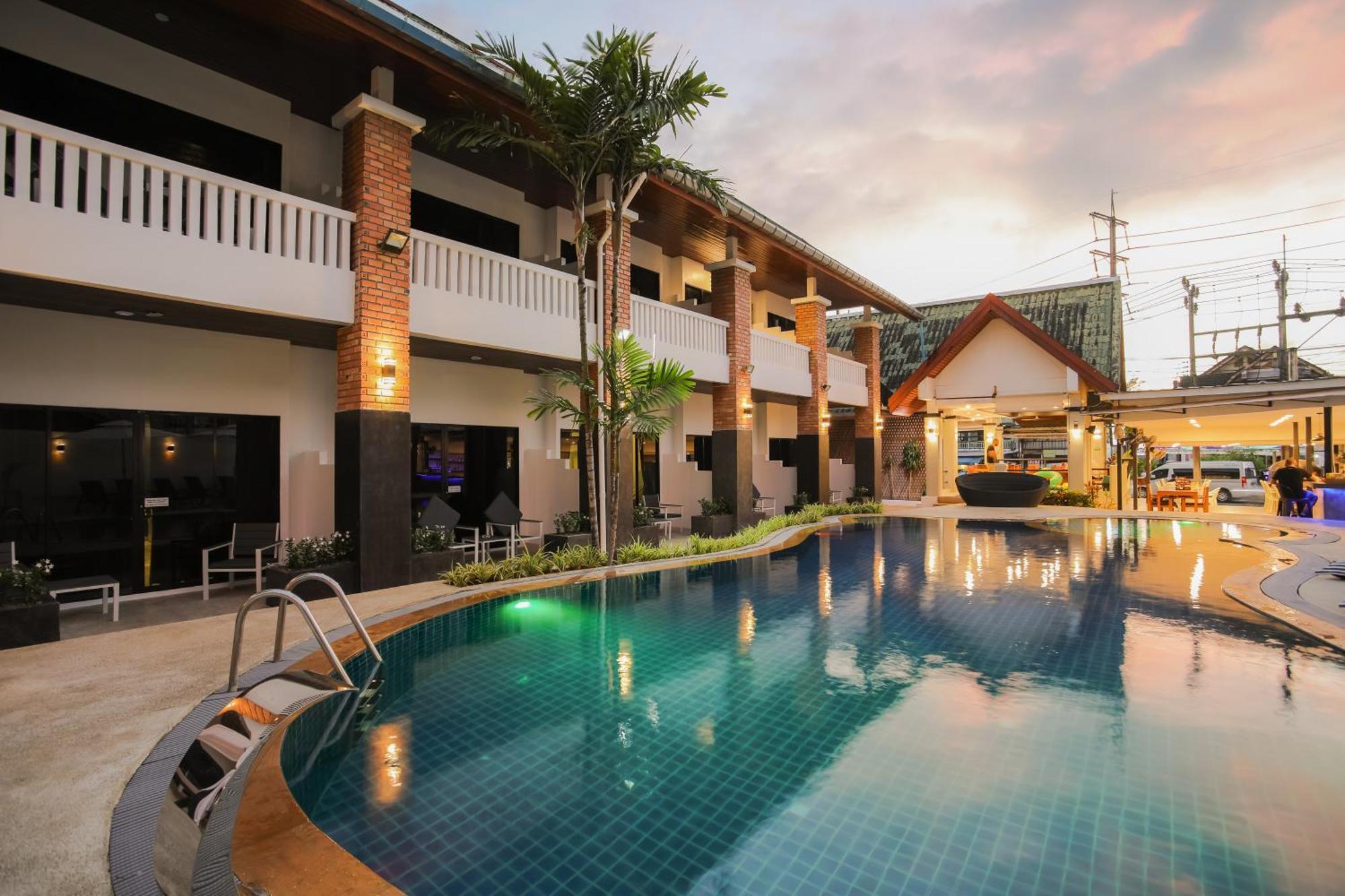 Etk Patong Resort Exteriör bild