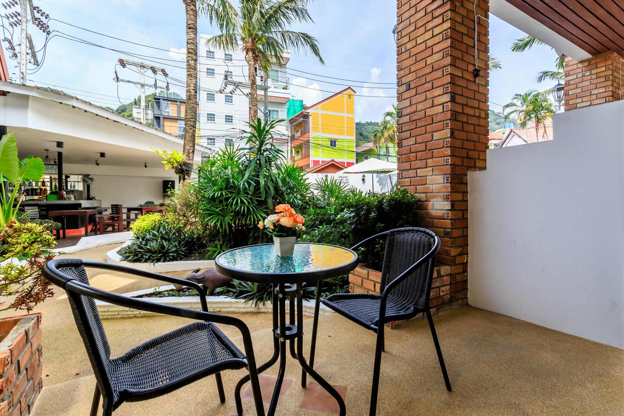 Etk Patong Resort Exteriör bild